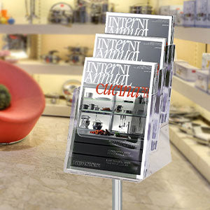 Porta Folletos de acílico con soporte de pie, formato A4