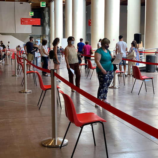 poste separador con cinta