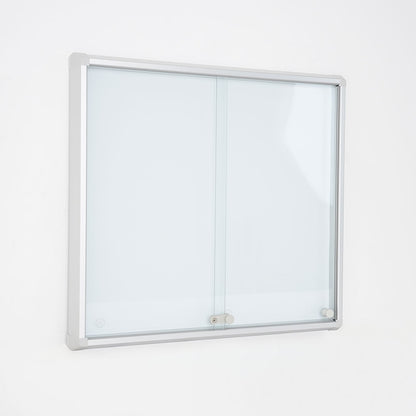 vitrina de anuncios con puertas correderas