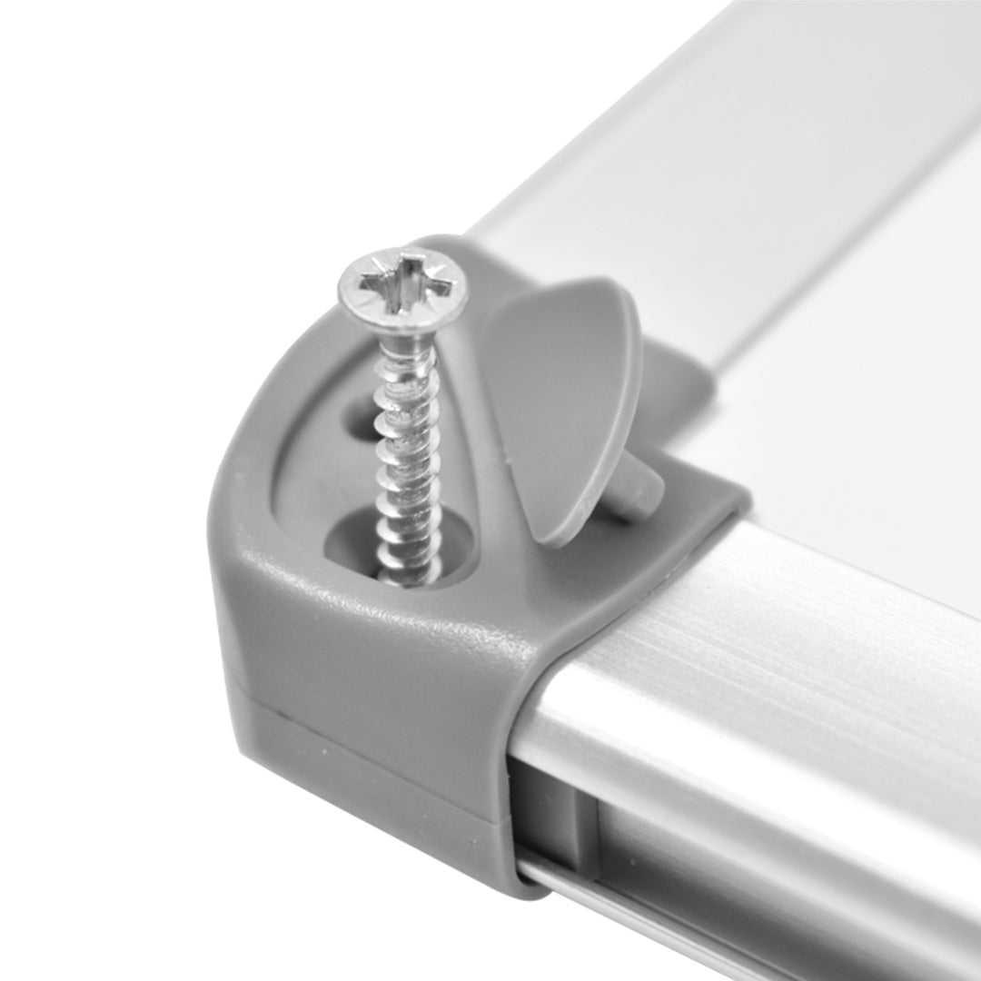 detalle tornillos de pizarra blanca