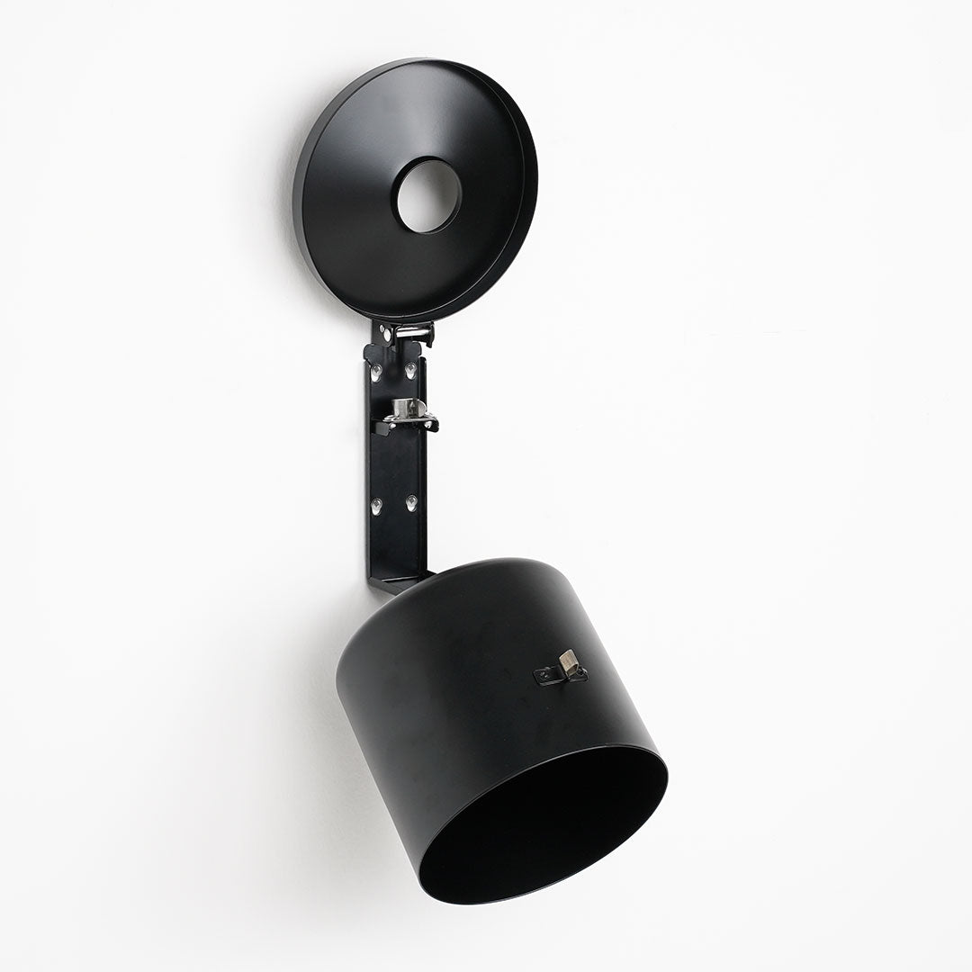 detalle descargo cenicero de pared negro