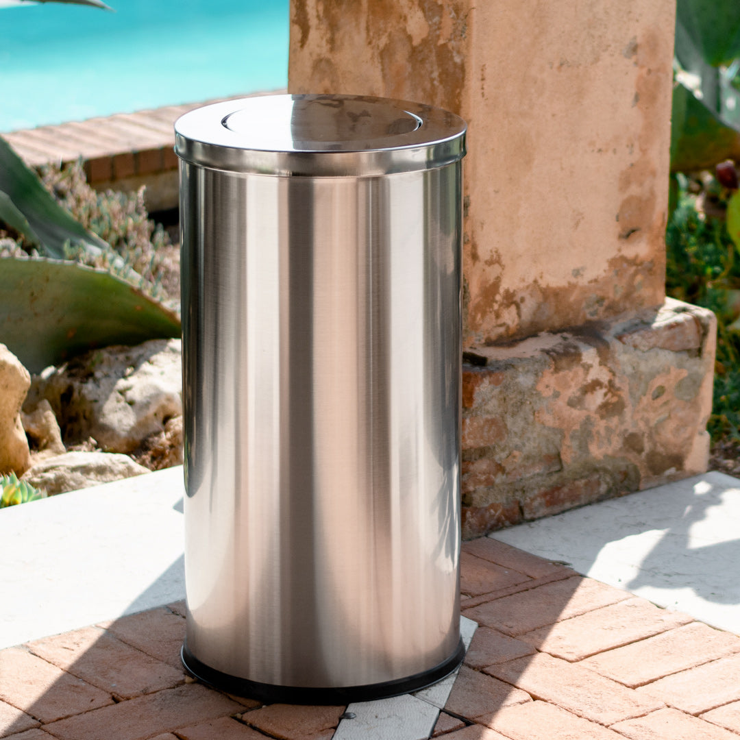 Papelera metálica con tapa