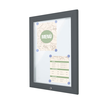 tablón de anuncios exterior