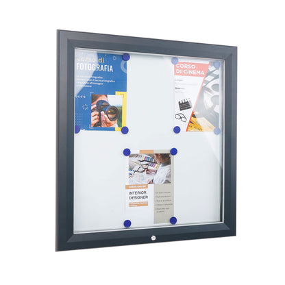 tablón de anuncios exterior