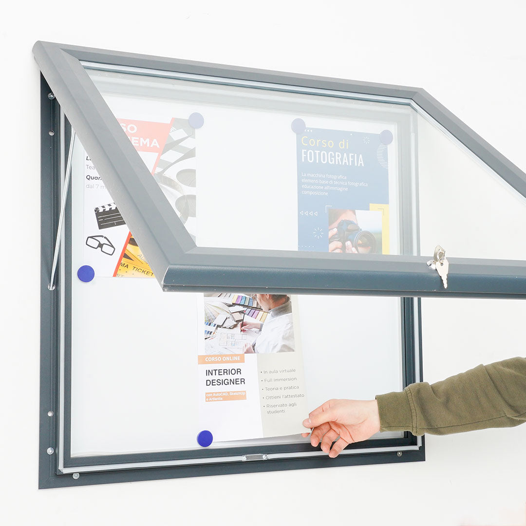 tablón de anuncios exterior