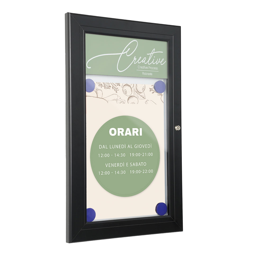 tablón de anuncios exterior negro