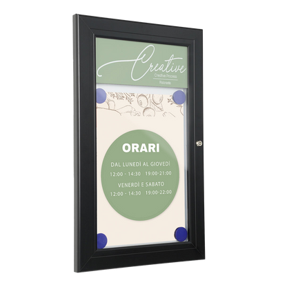 tablón de anuncios exterior negro