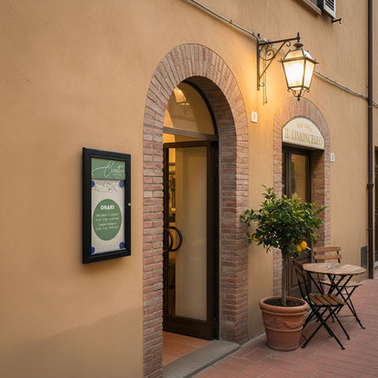 tablón de anuncios exterior