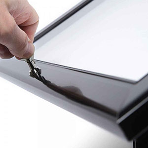 atril porta menú para exteriores con llaves