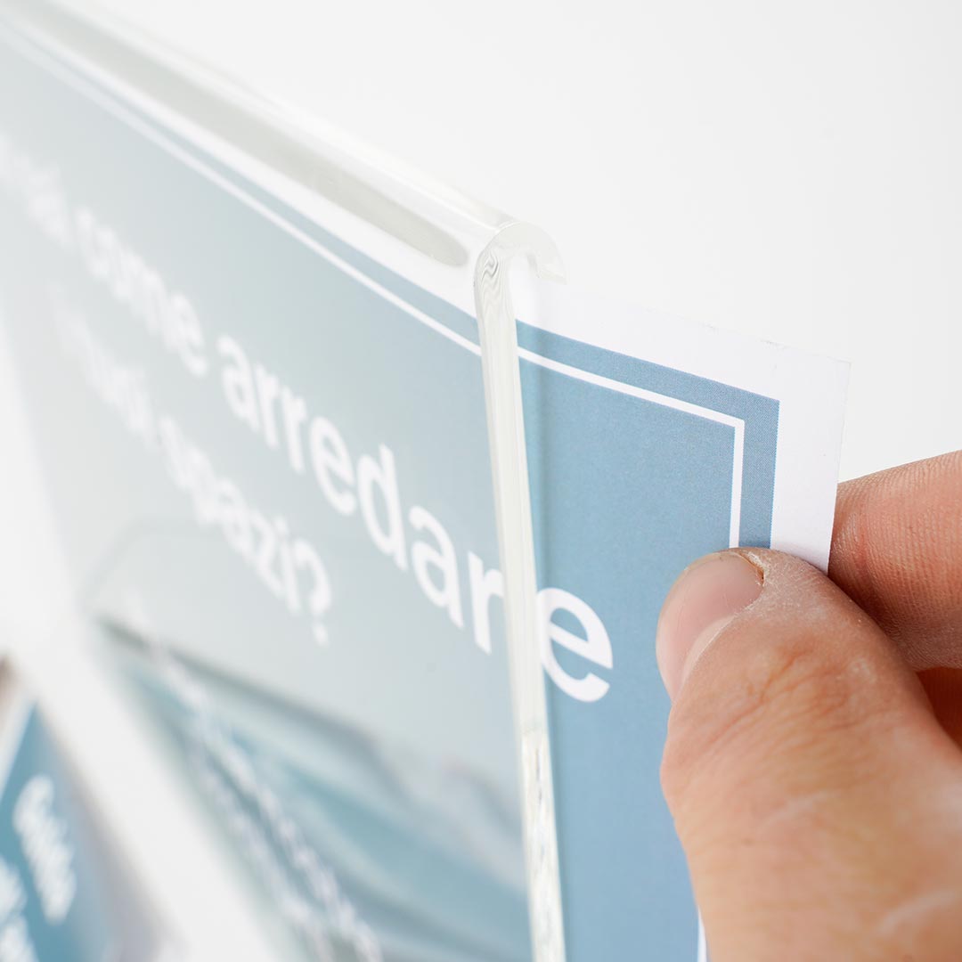 detalle atril portagrafica de pie