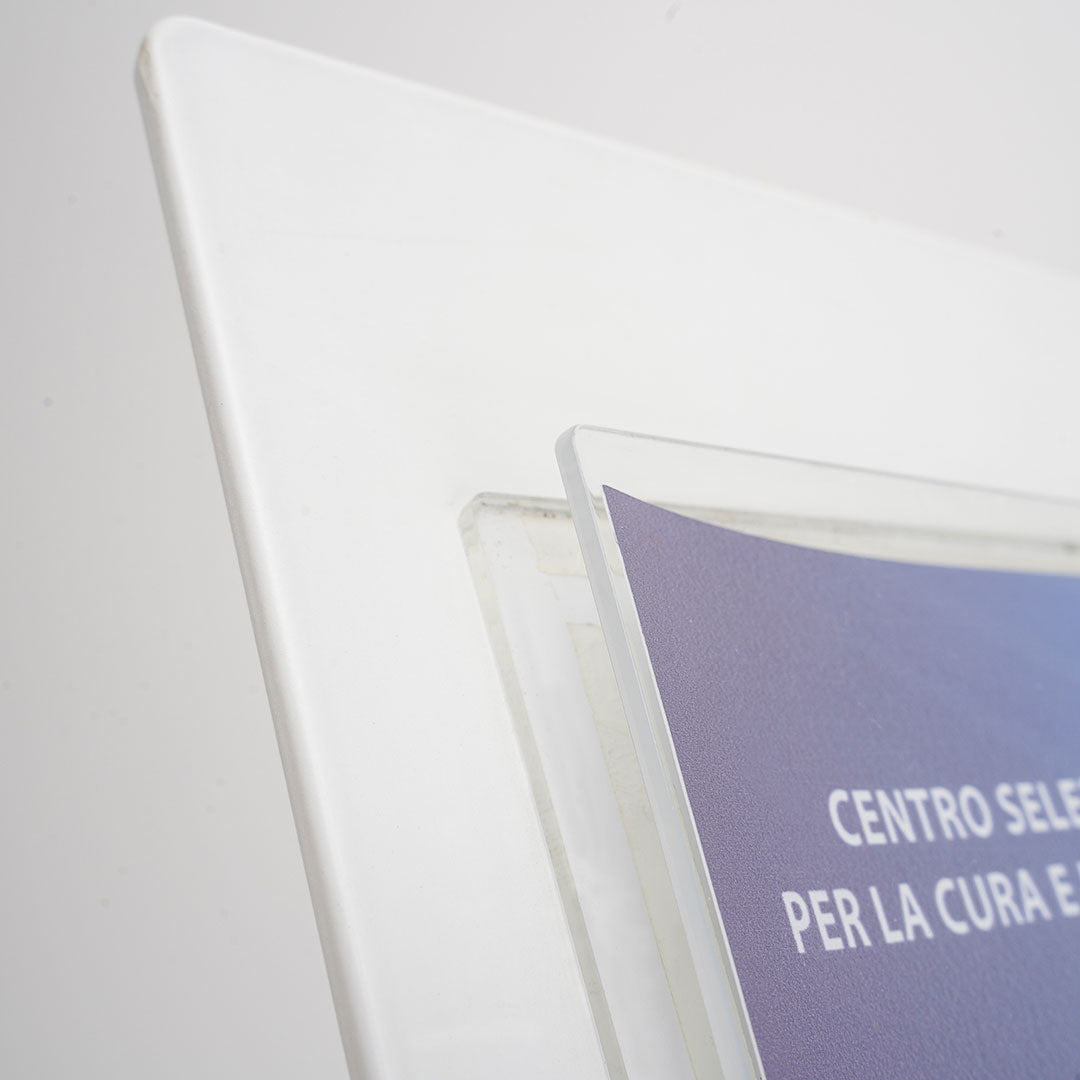 detalle portagrafica de metacrilato