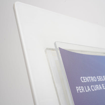 detalle portagrafica de metacrilato