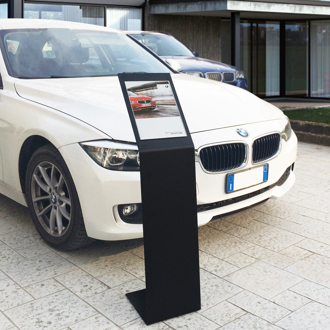 atril de pie en metal negro con portagrafica 