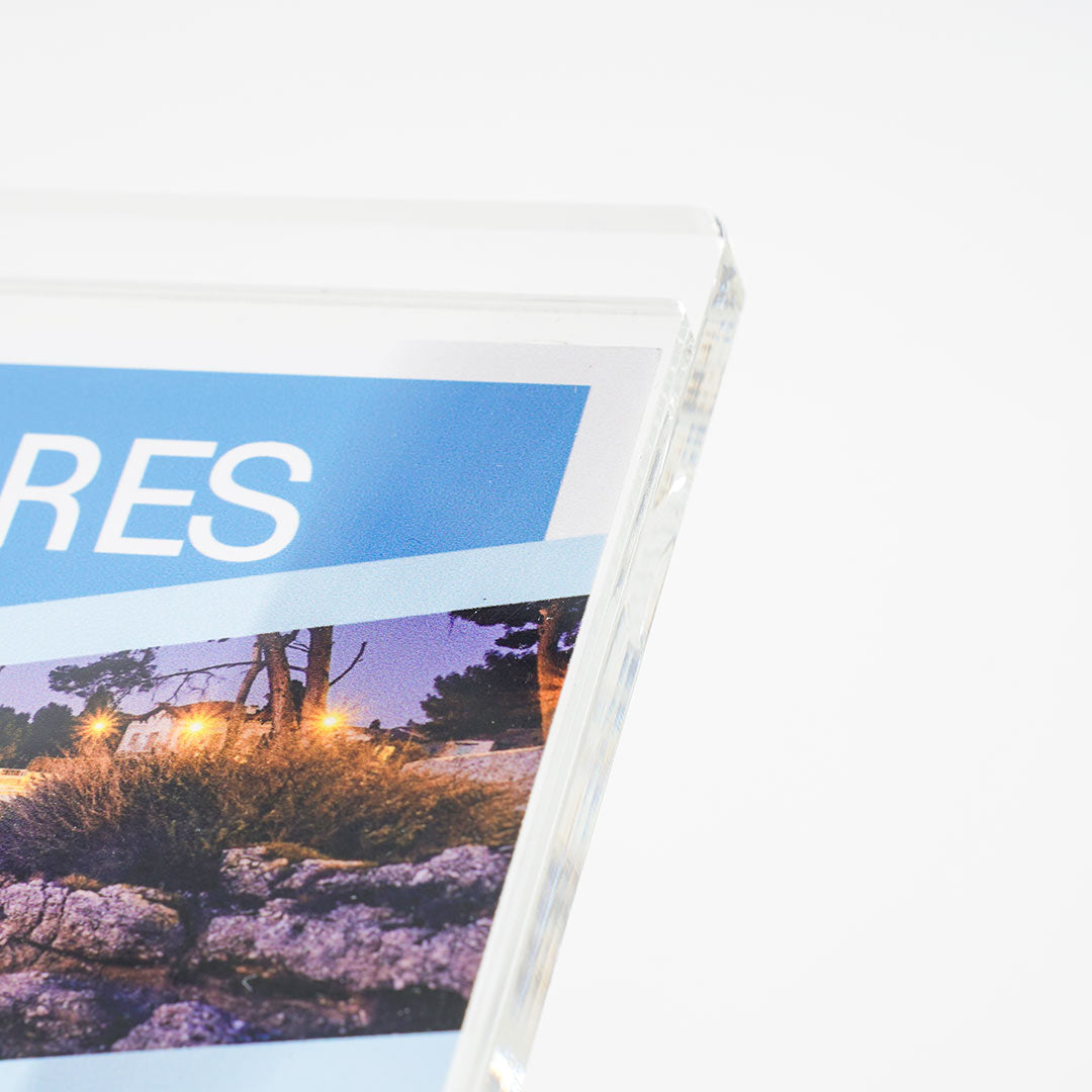 detalle de atril de pie en metacrilato