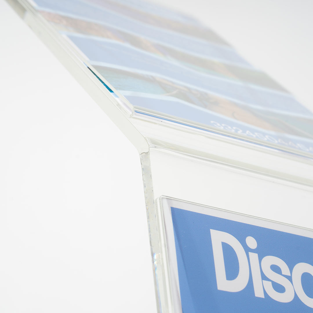 detalle de atril de pie en metacrilato