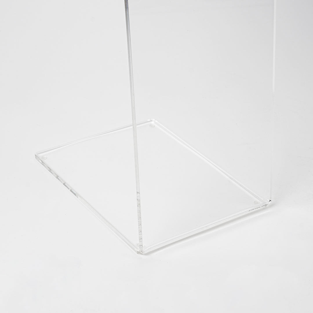 detalle base de atril de pie en metacrilato