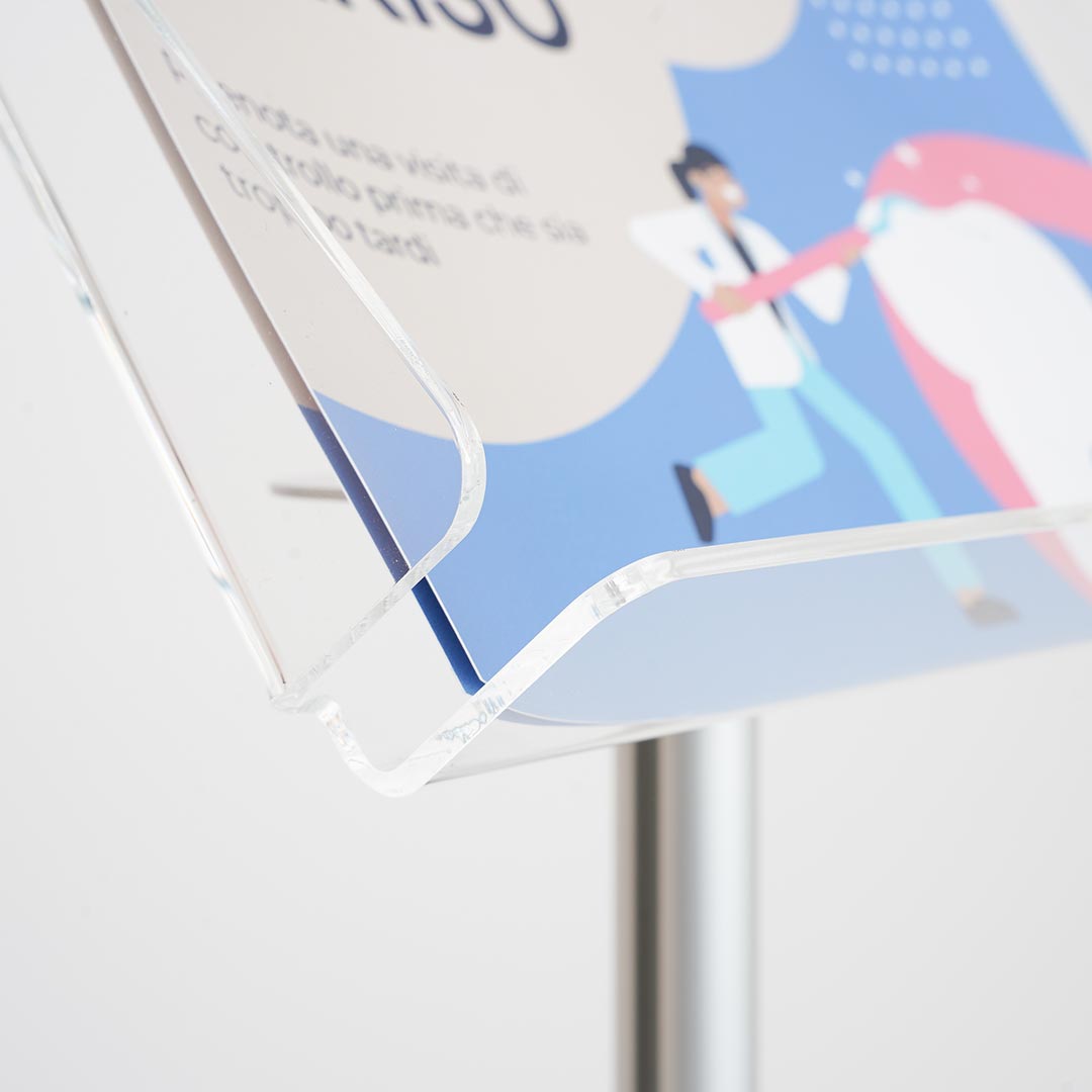 detalle expositor portafolletos de pie