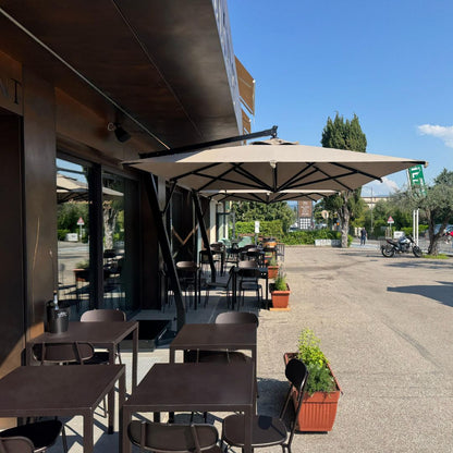 Sombrilla exéntrica en aluminio para bar