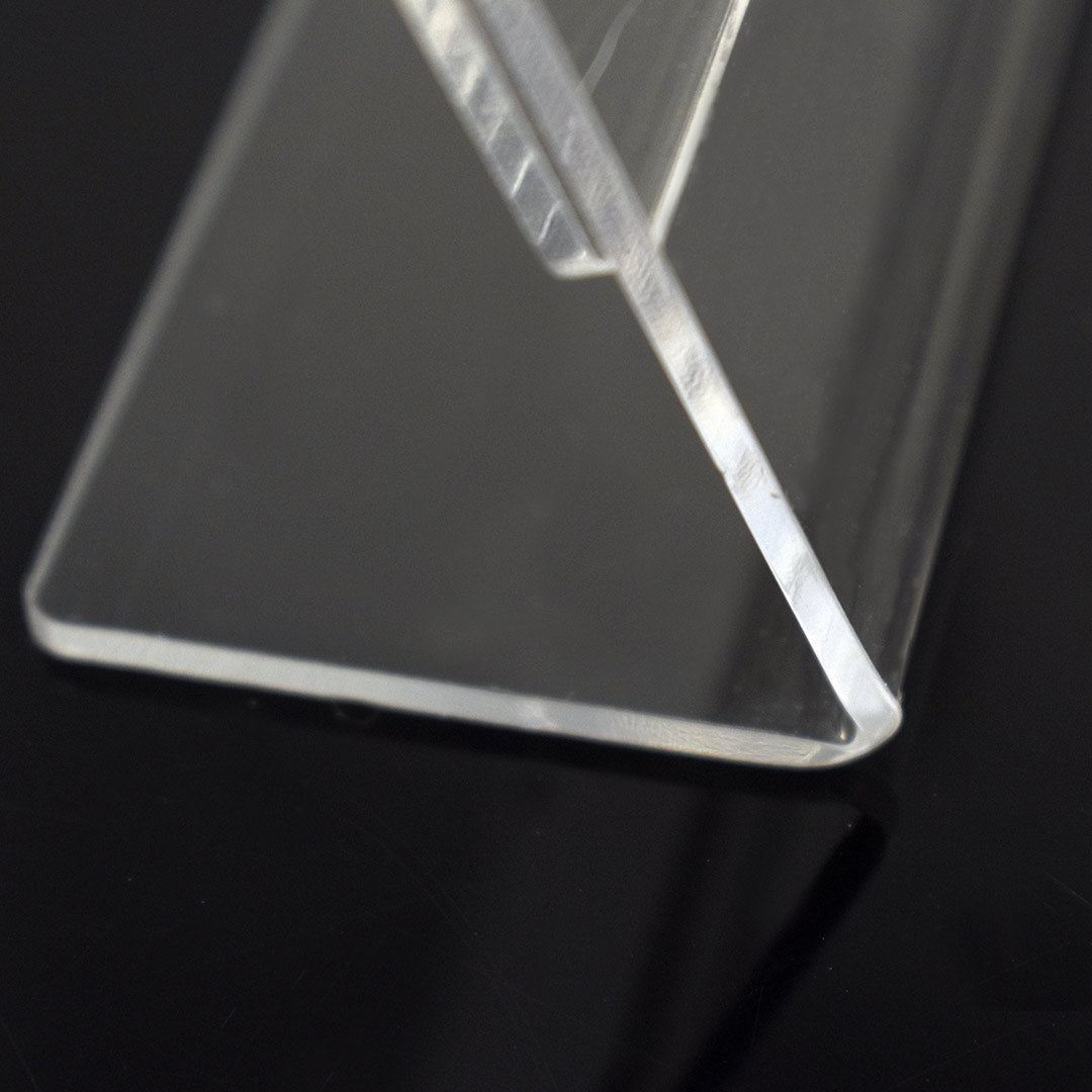 detalle porta nombre de metacrilato