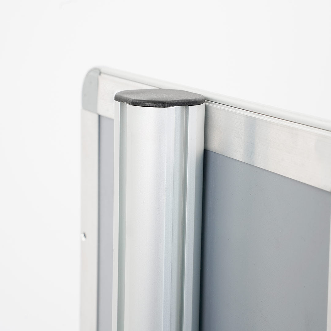 estructura soporte de pie con marco publicitario