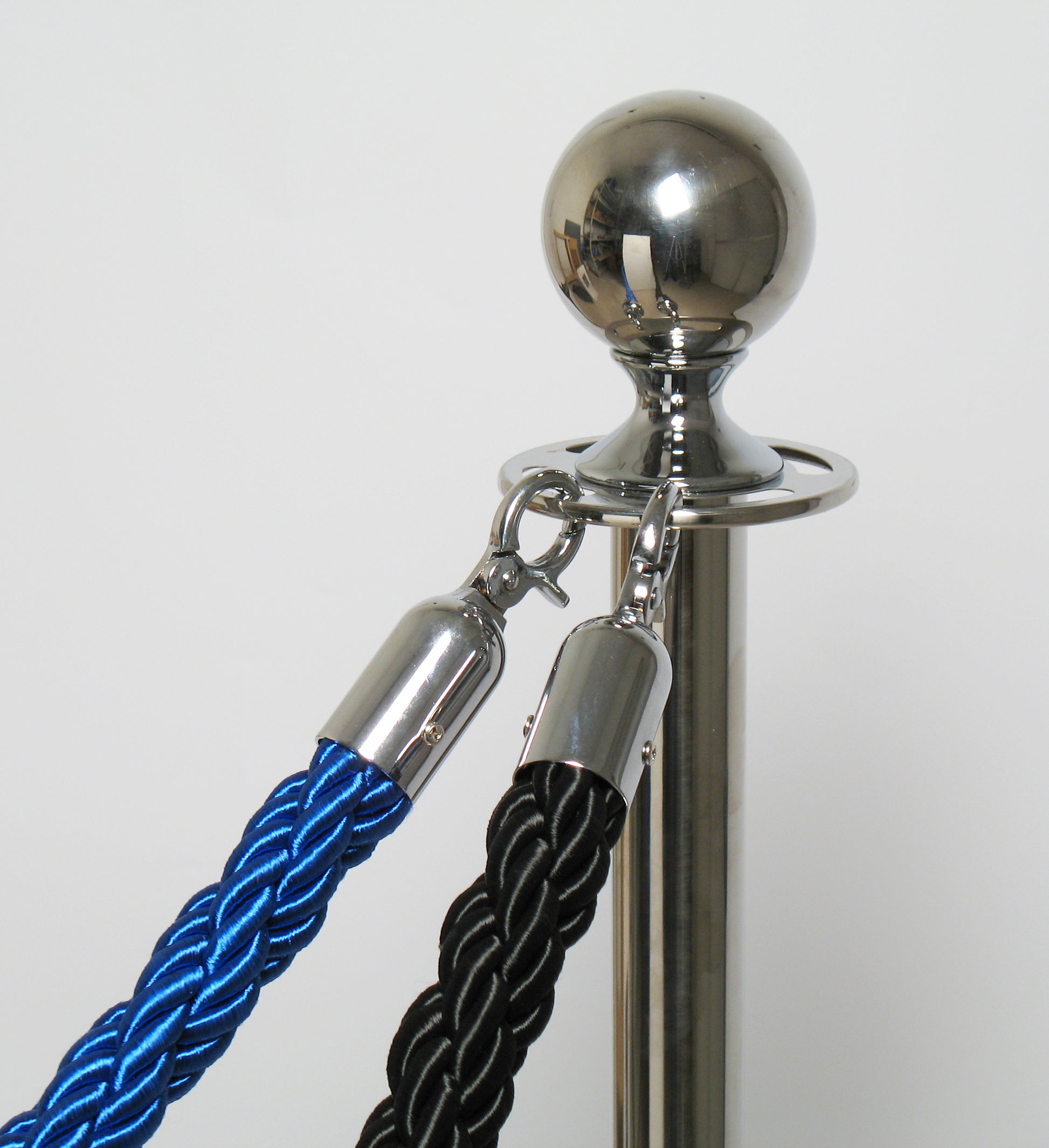 poste cromado para cordón