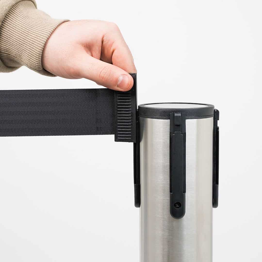 poste separador con cinta 