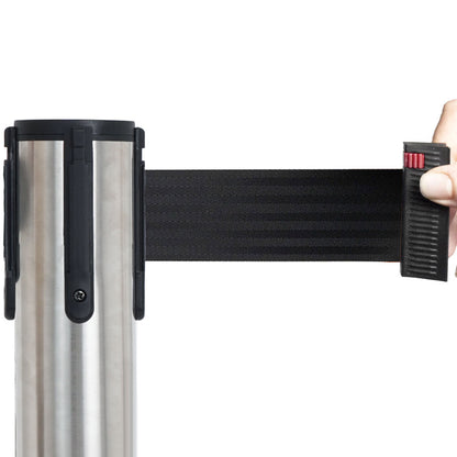 poste separador con cinta negra