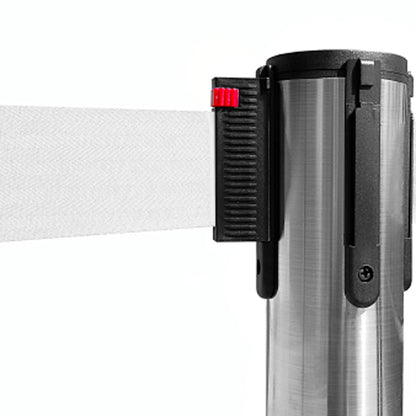 poste separador con cinta blanca