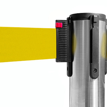 poste separador con cinta amarillo