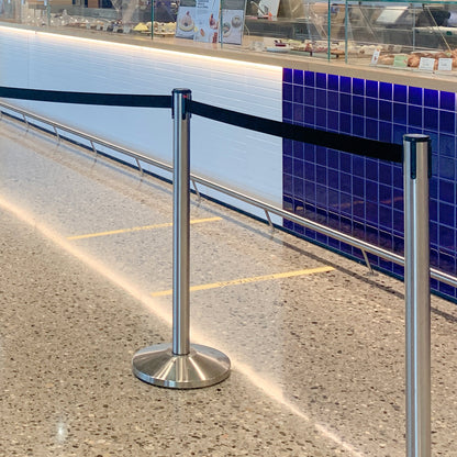 poste separador con cinta