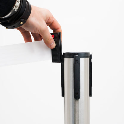 poste separador con cinta retráctil 