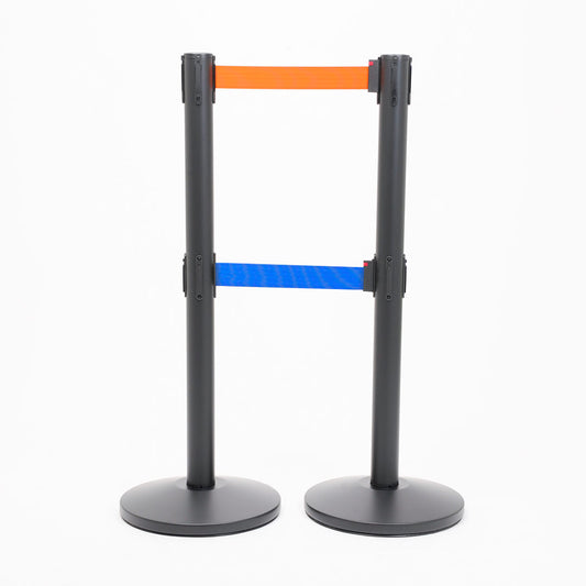 postes separadores con doble cinta naranja y azul