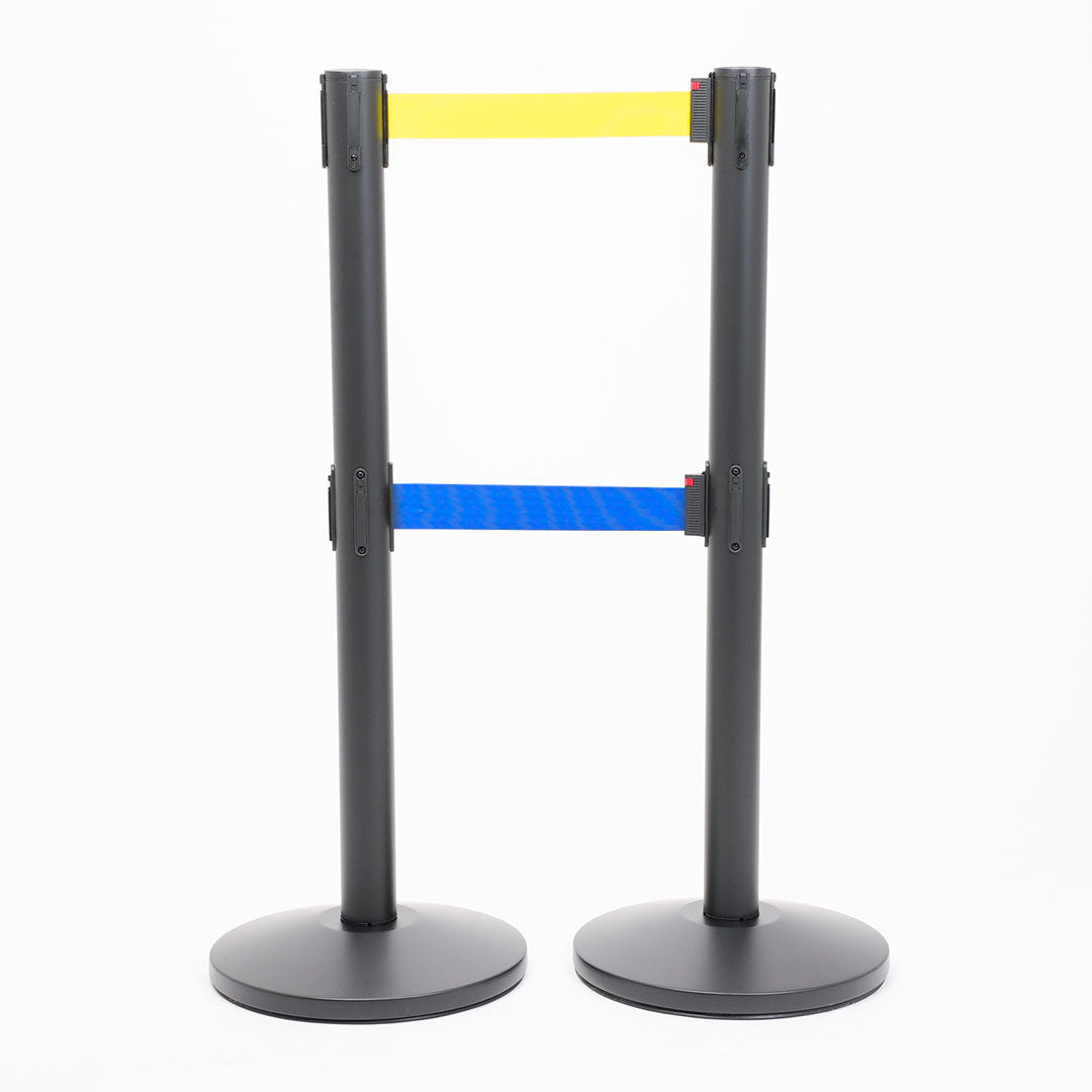 postes separadores con doble cinta amarillo y azul