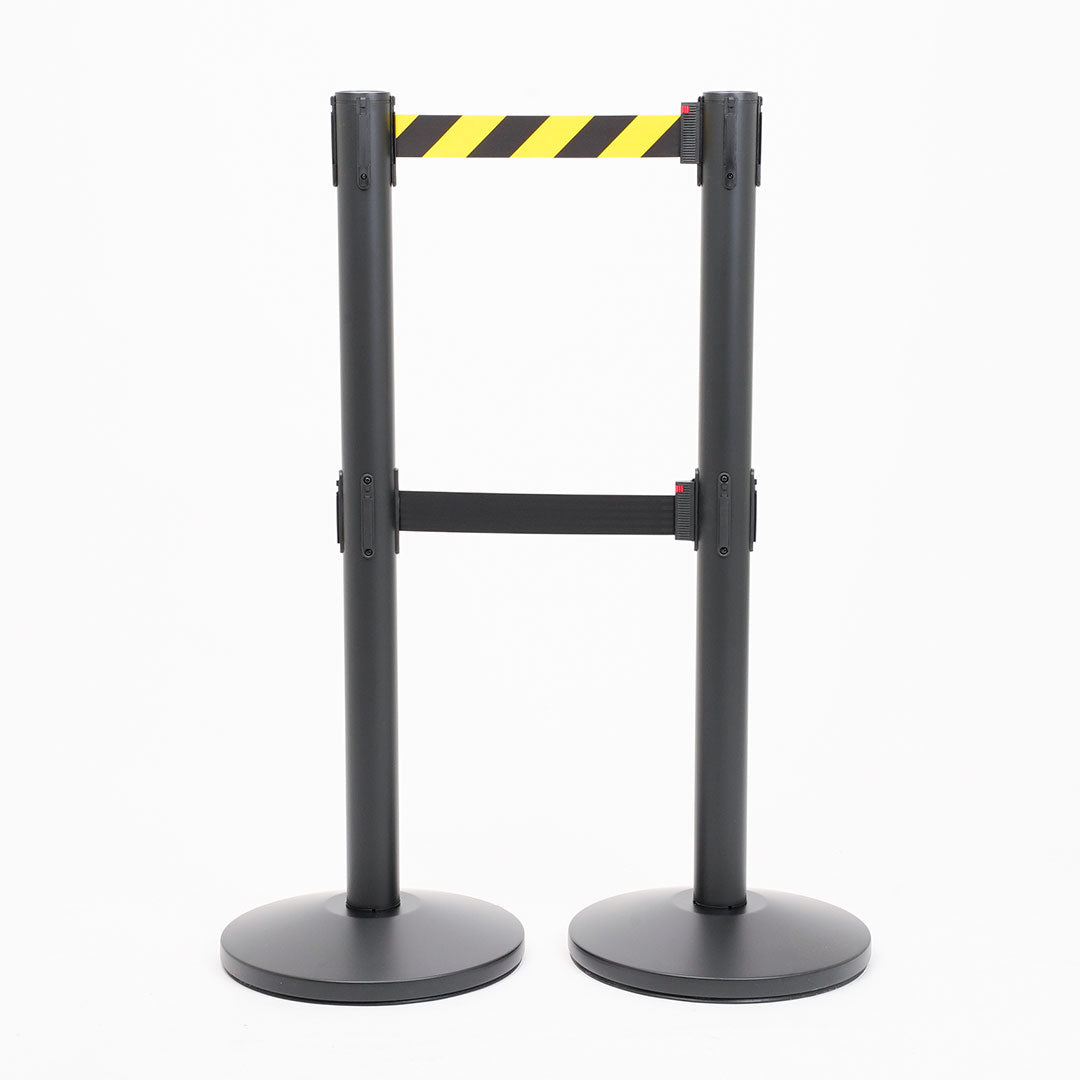 postes separadores con doble cinta amarillo-negra y negra
