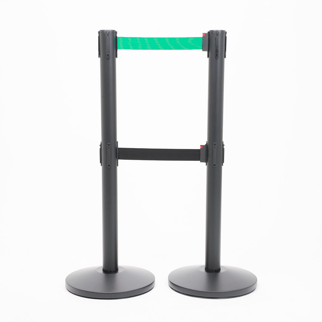 postes separadores con doble cinta verde y negra