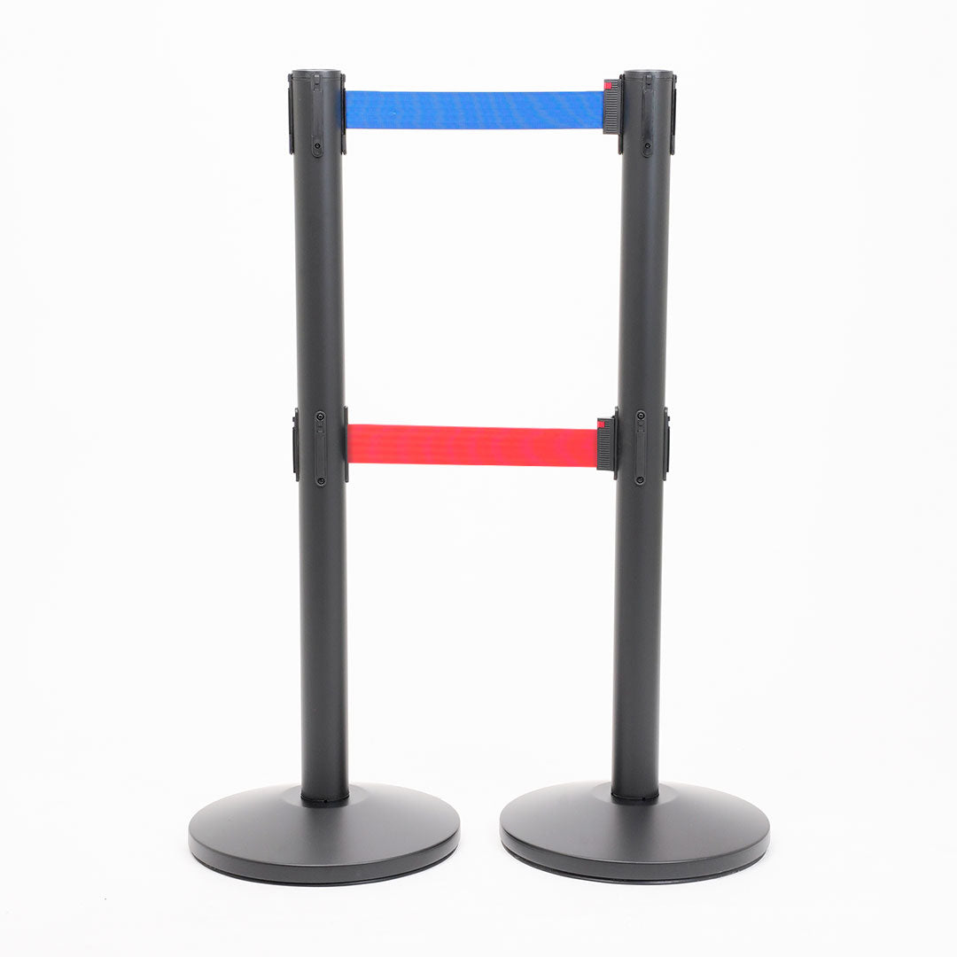 postes separadores con doble cinta azul y roja