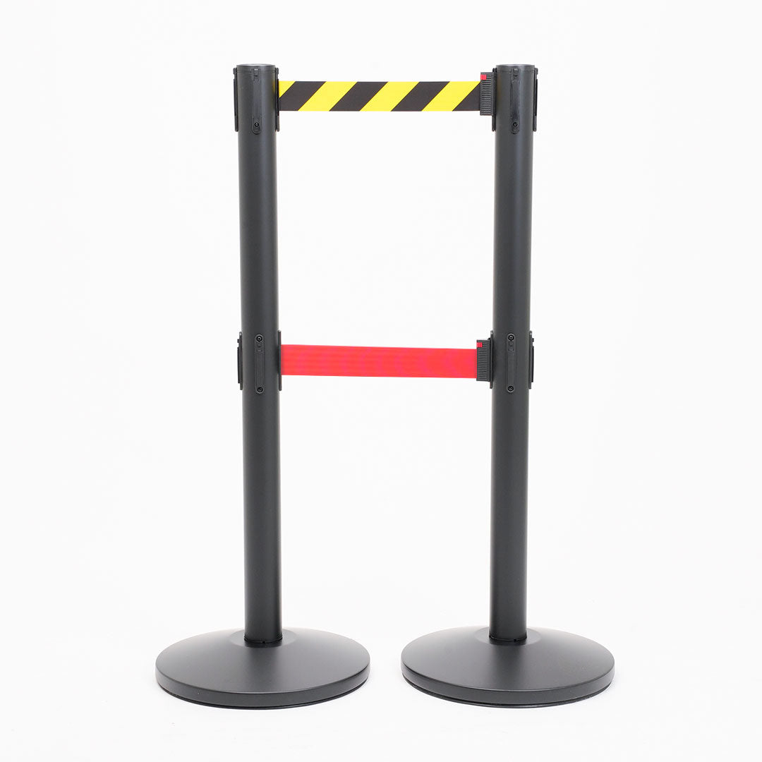 postes separadores con doble cinta amarillo-negra y roja