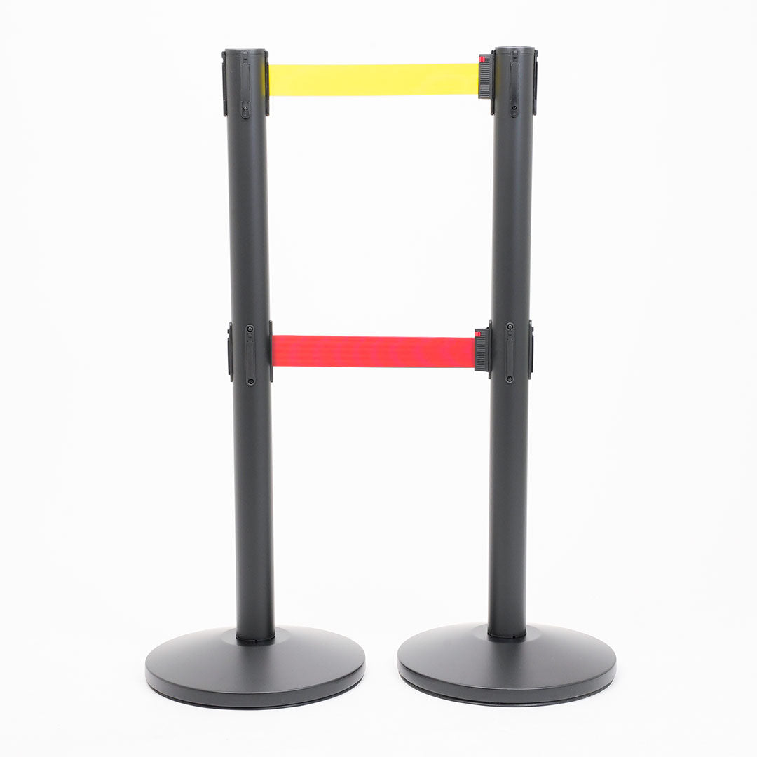 postes separadores con doble cinta amarillo y roja