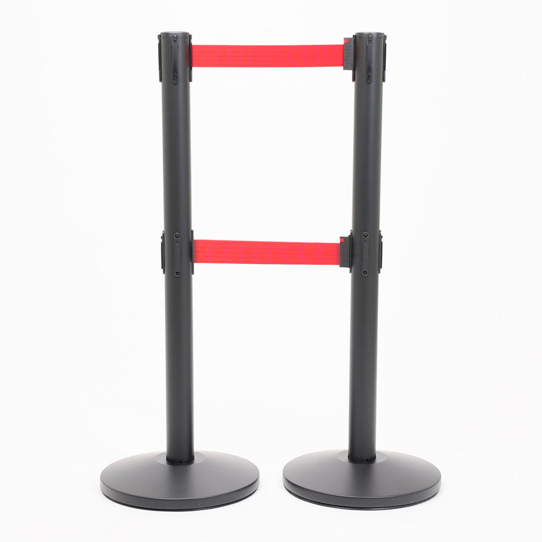 postes separadores con doble cinta roja y roja