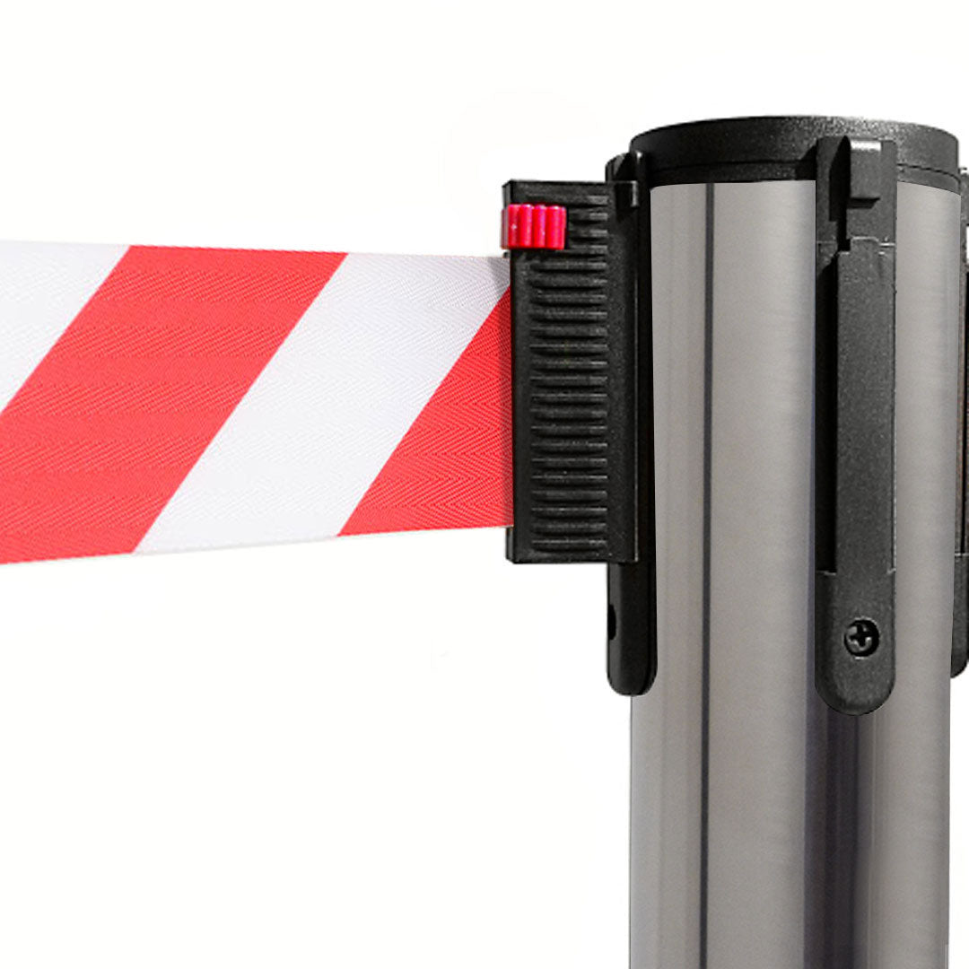 poste separador con cinta blanco y roja