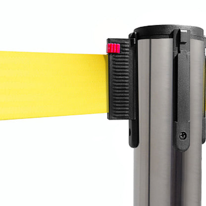 poste separador con cinta amarillo