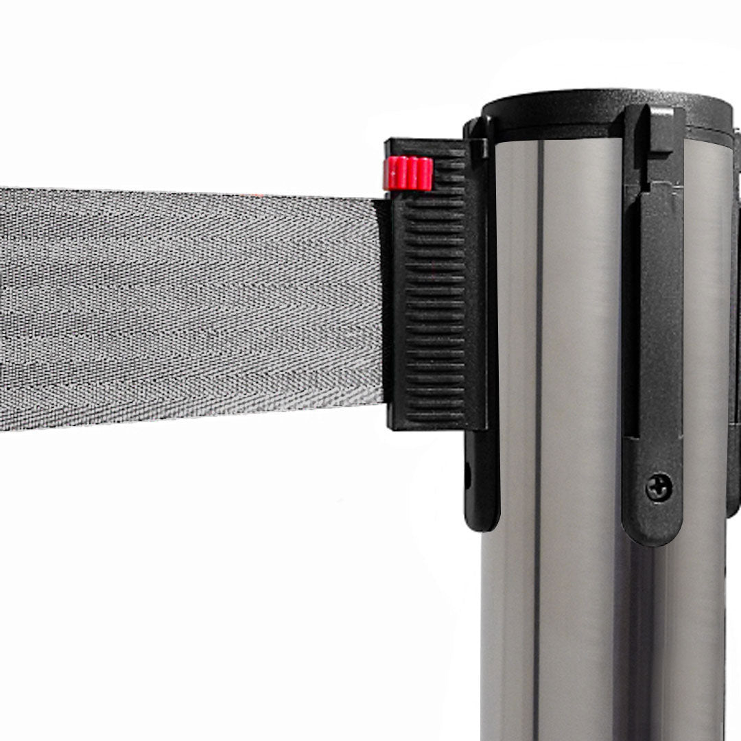 poste separador con cinta gris