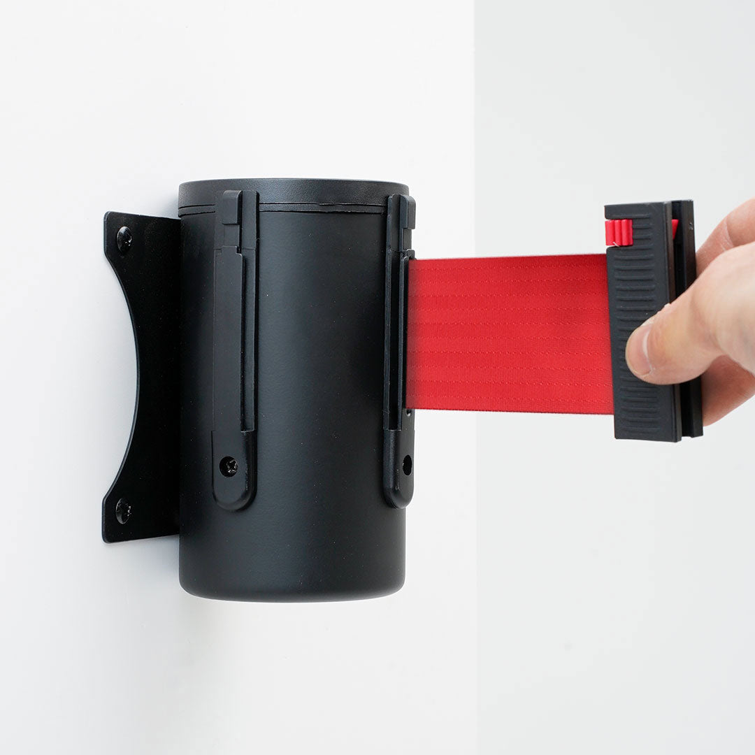 cinta retráctil roja para pared