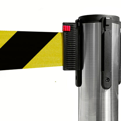 poste separador con cinta negra y amarilla