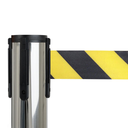 poste separador con cinta negra y amarilla