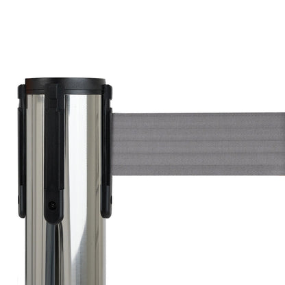 poste separador con cinta gris