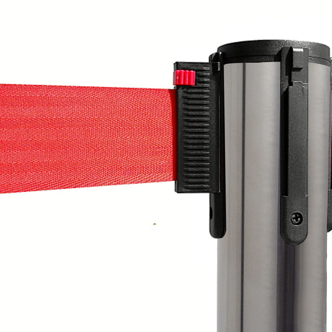 poste separador con cinta roja