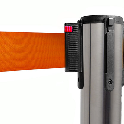 poste separador con cinta amarilla