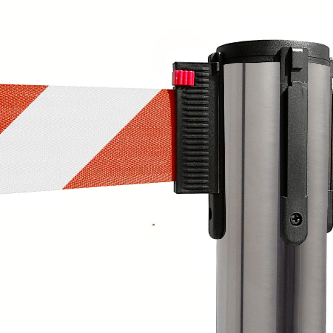 poste separador con cinta retráctil blanca y roja