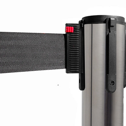 poste separador con cinta retráctil negra